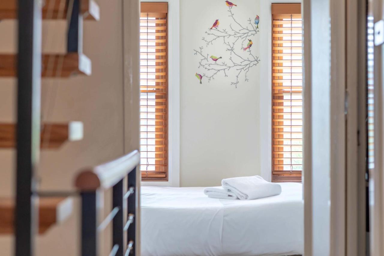 Apartment Airm8 2 Bed N Loft Casino Sydney
