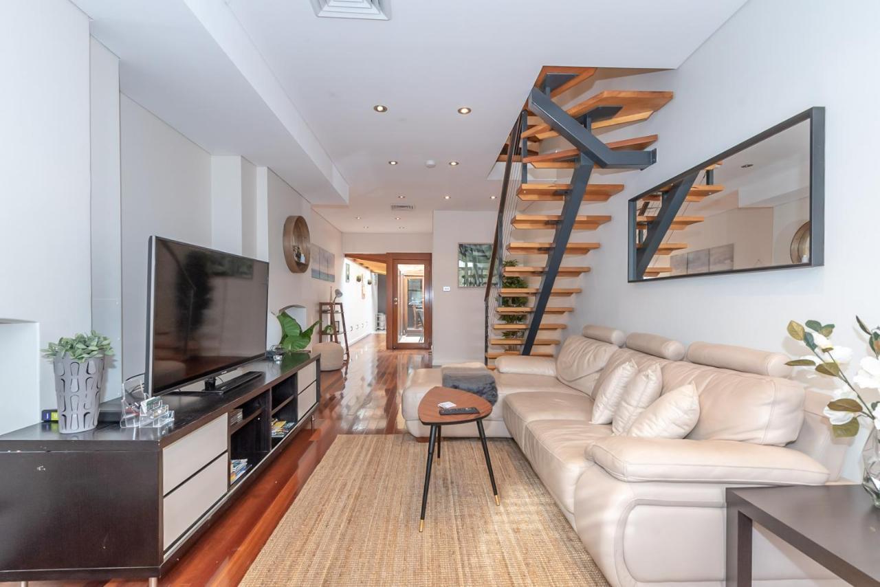 Apartment Airm8 2 Bed N Loft Casino Sydney